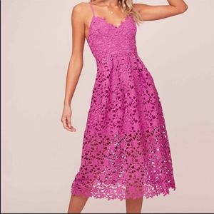 Astr the label - fuchsia midi lace dress